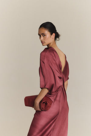 Elea, vestido largo carmesi maltinto