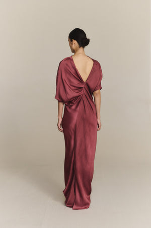 Elea, vestido largo carmesi maltinto