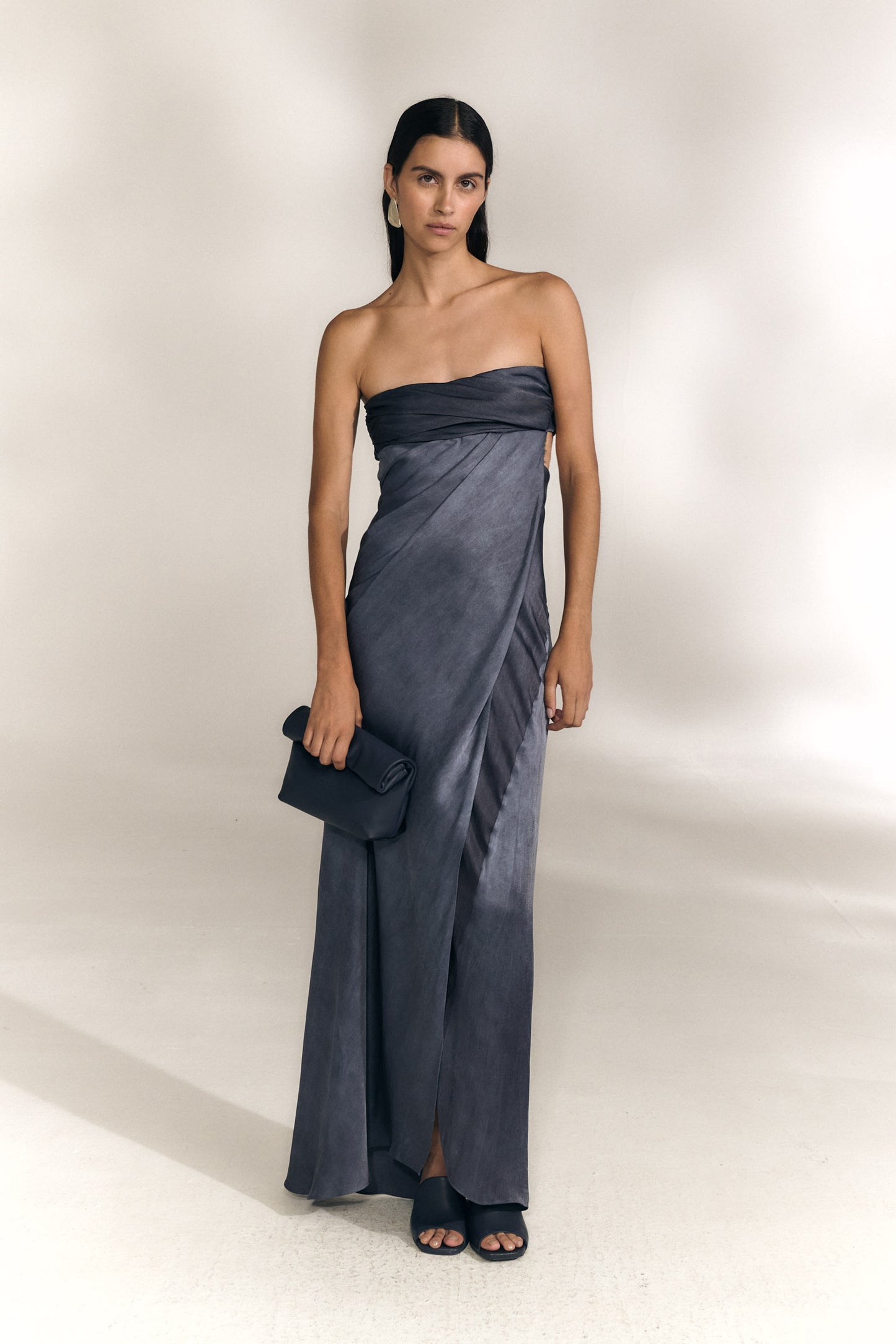 Elira, vestido palabra de honor azul maltinto