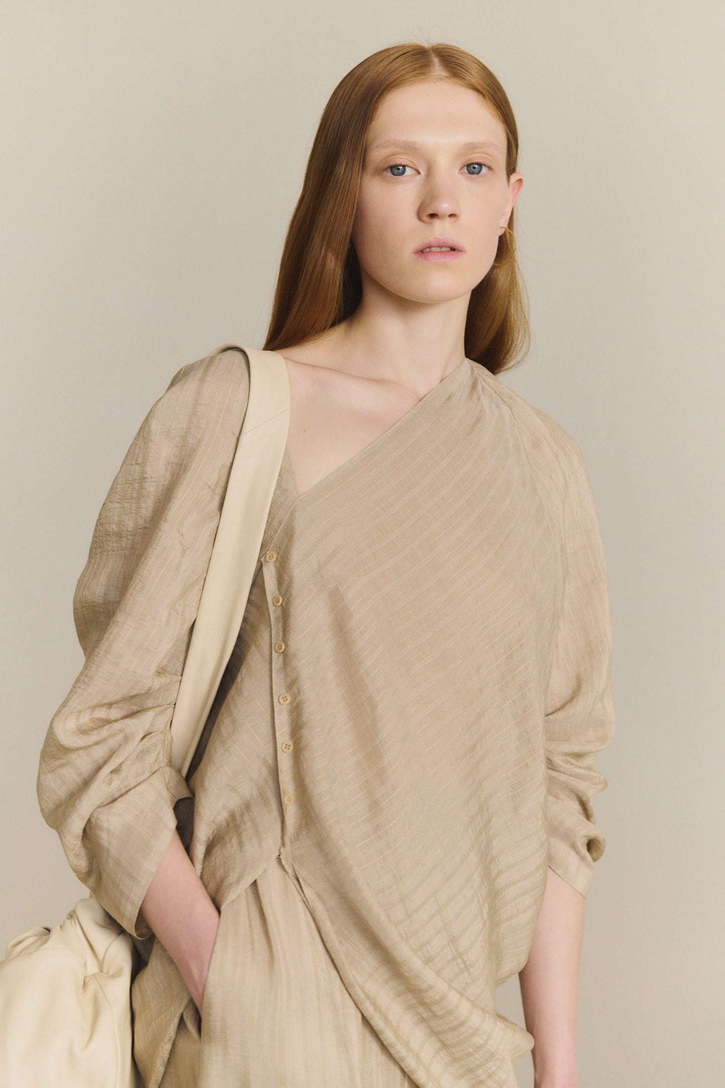Eloise, blusa jacquard a rayas beige
