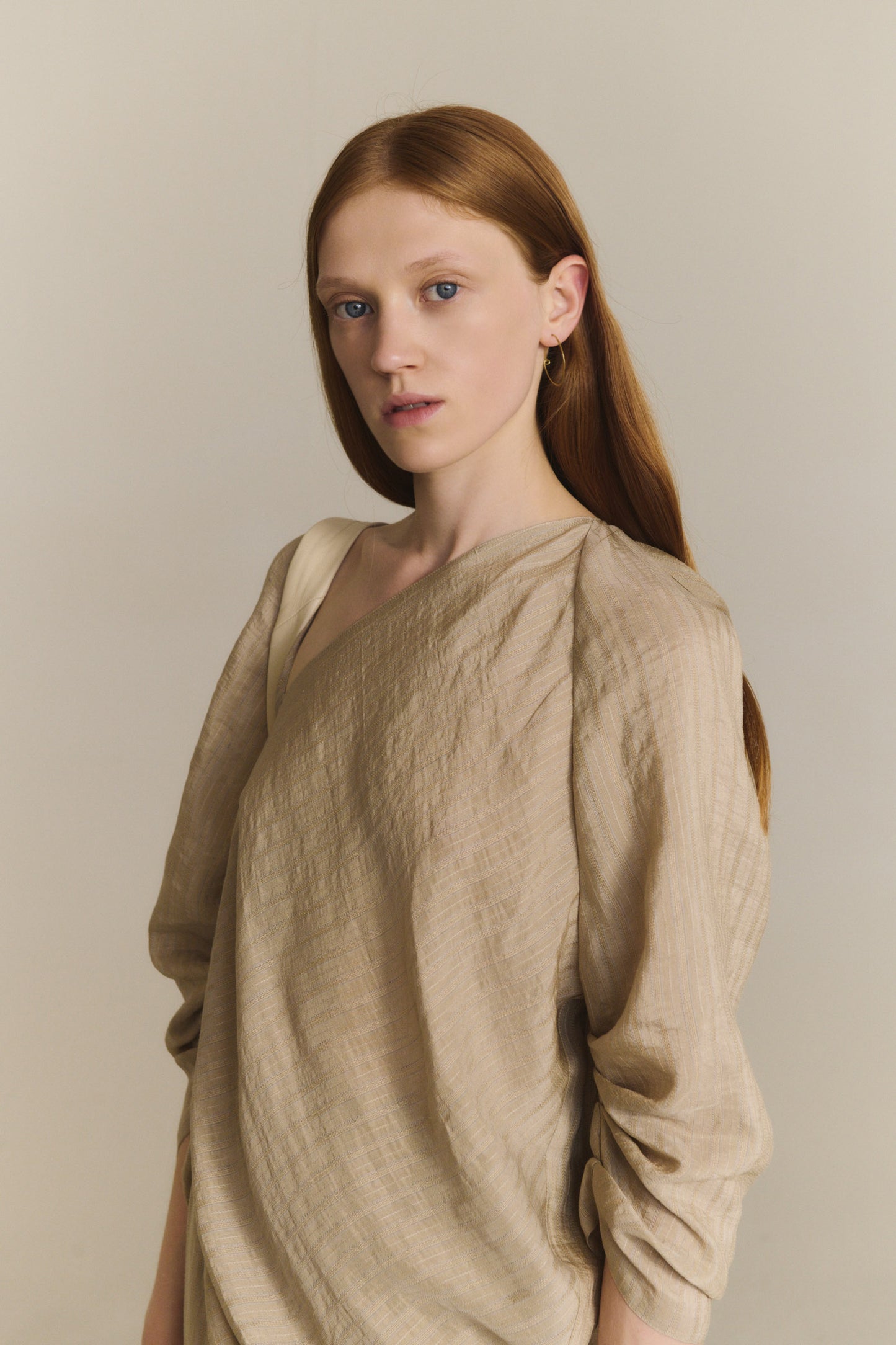 Eloise, blusa jacquard a rayas beige