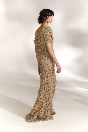 Embull, vestido de bambula de seda beige oscuro