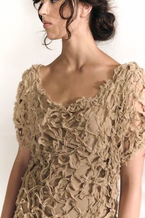 Embull, vestido de bambula de seda beige oscuro