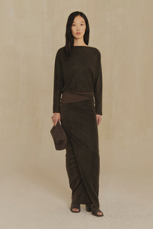Espera, vestido largo marron oscuro