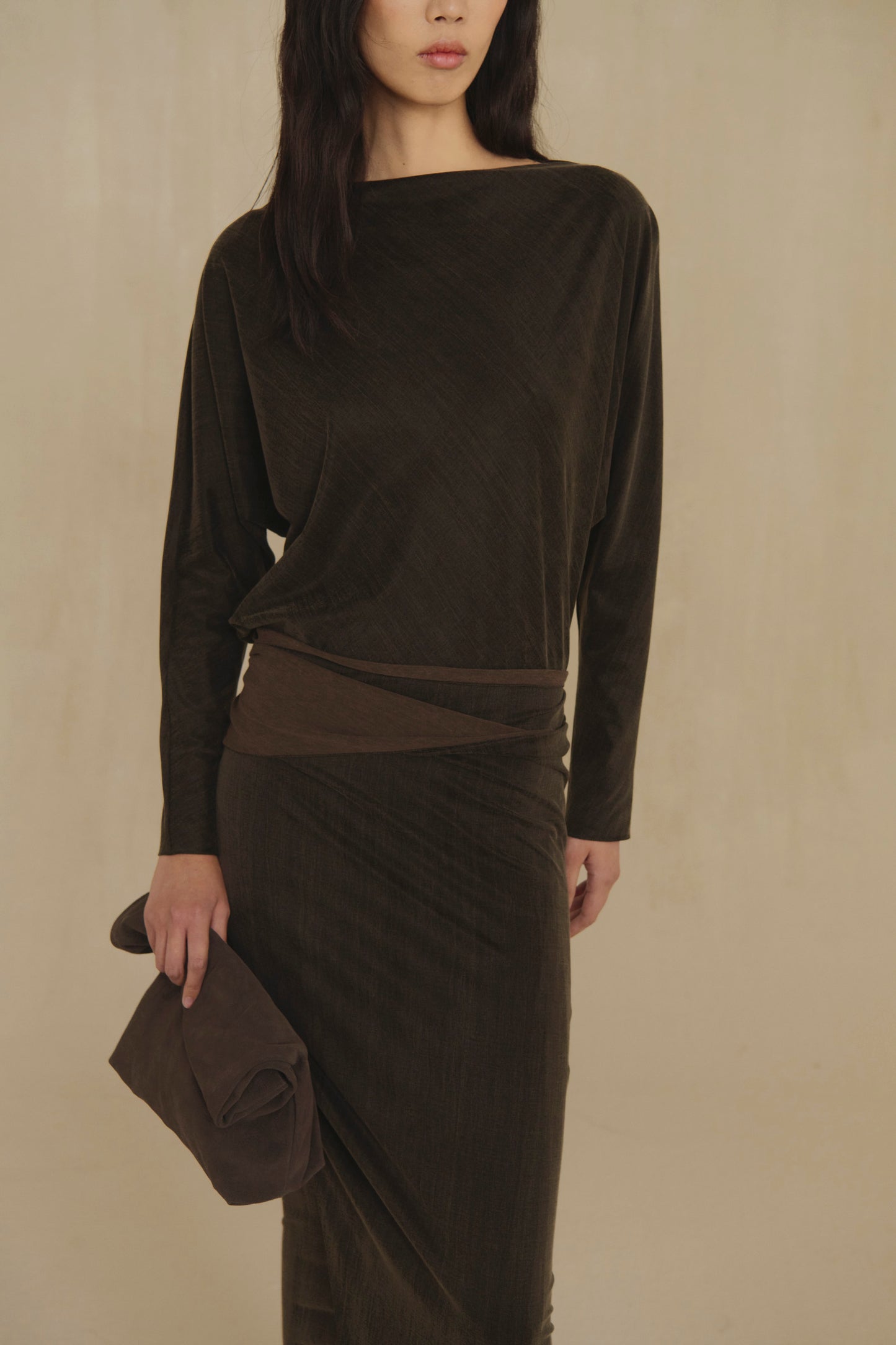 Espera, vestido largo marron oscuro