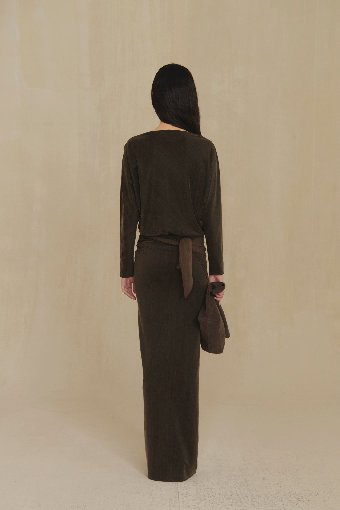 Espera, vestido largo marron oscuro