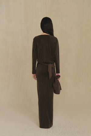 Espera, vestido largo marron oscuro