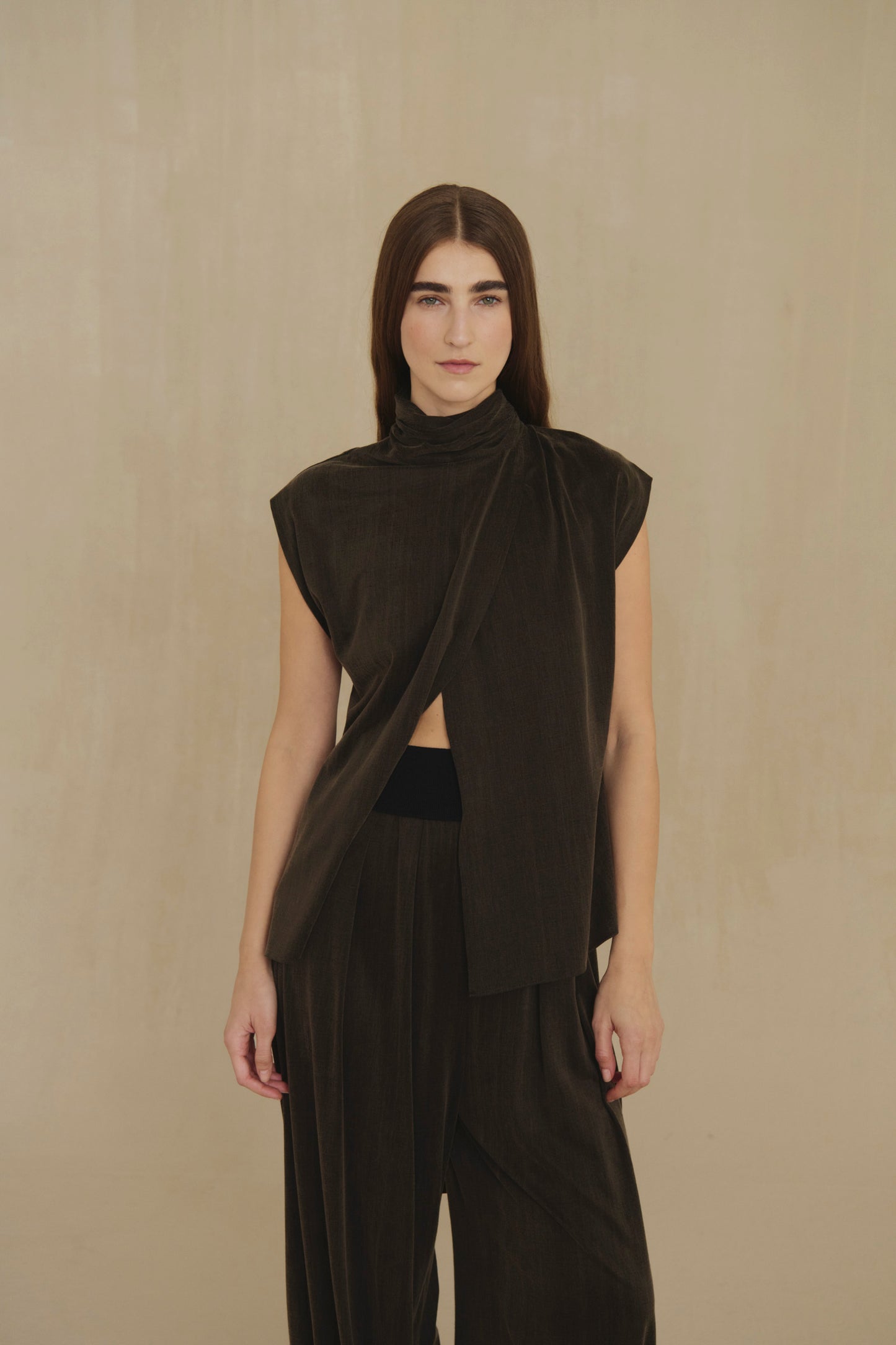 Espera, dark brown sleeveless top