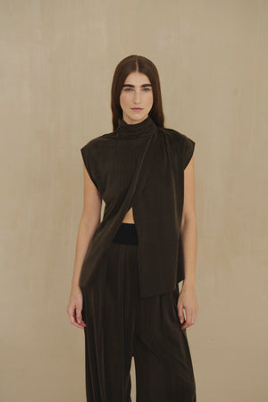 Espera, dark brown sleeveless top