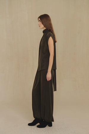 Espera, dark brown sleeveless top