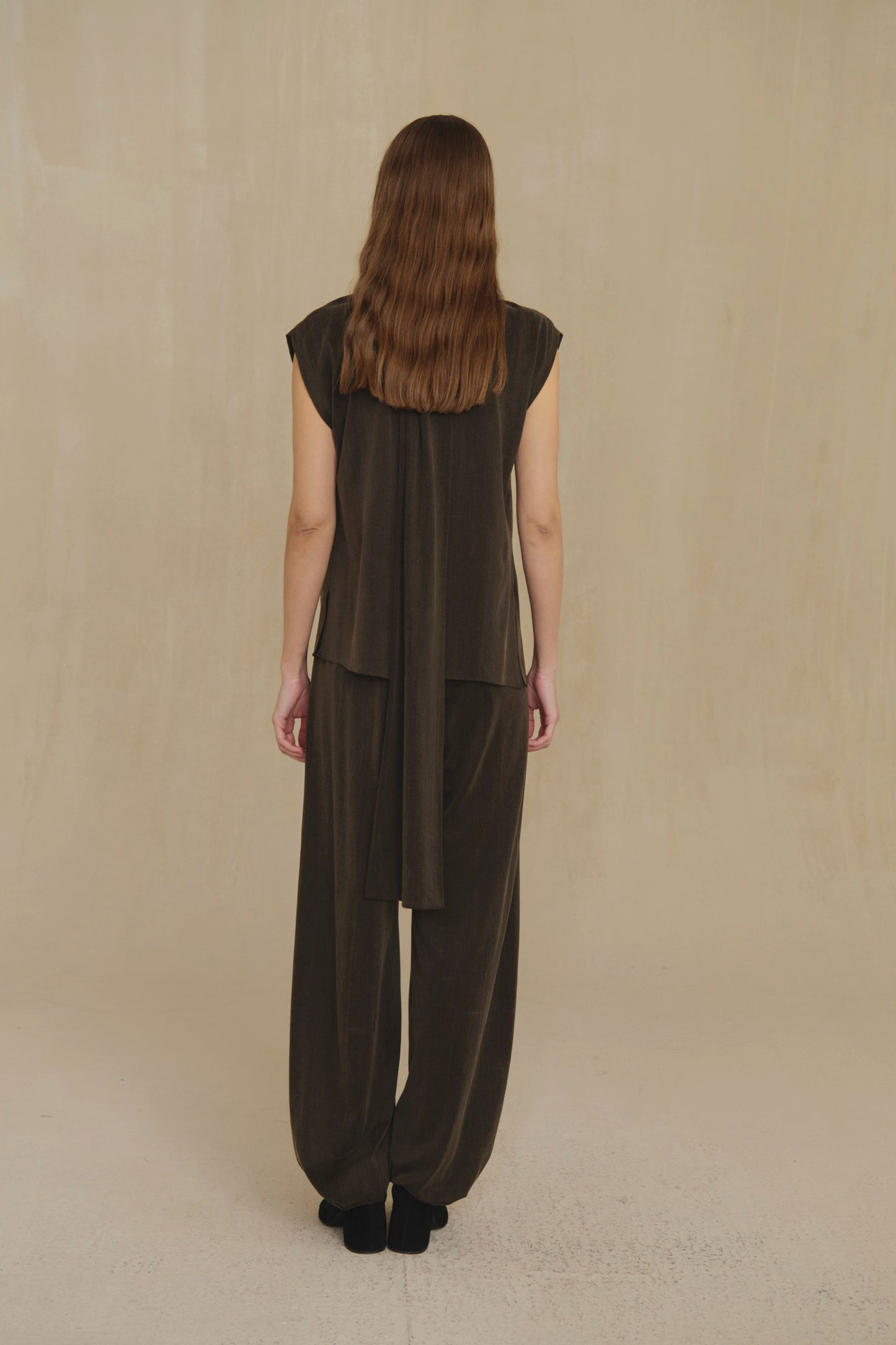 Espera, dark brown sleeveless top