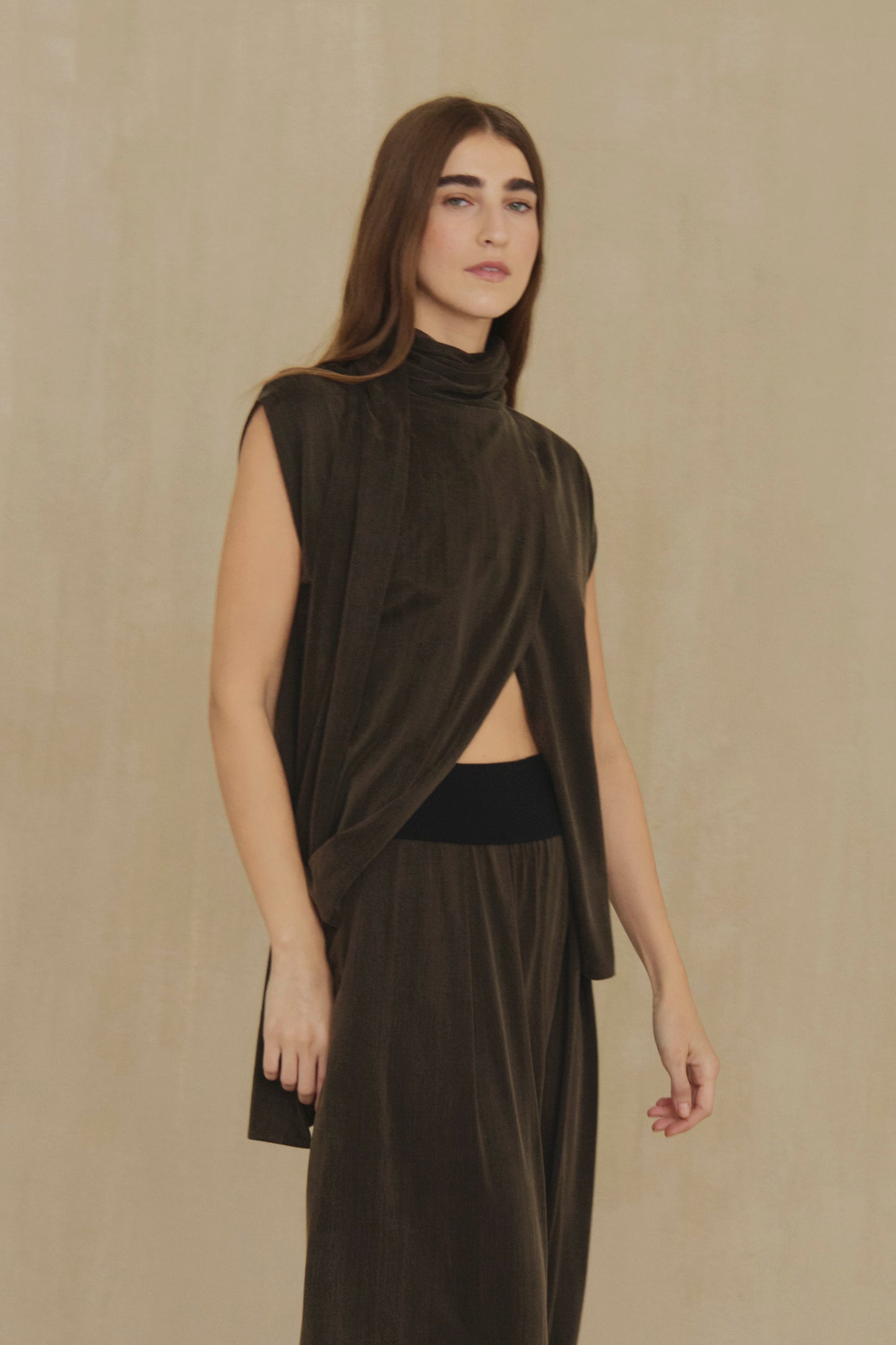 Espera, dark brown sleeveless top