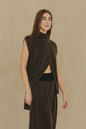 Espera, dark brown sleeveless top