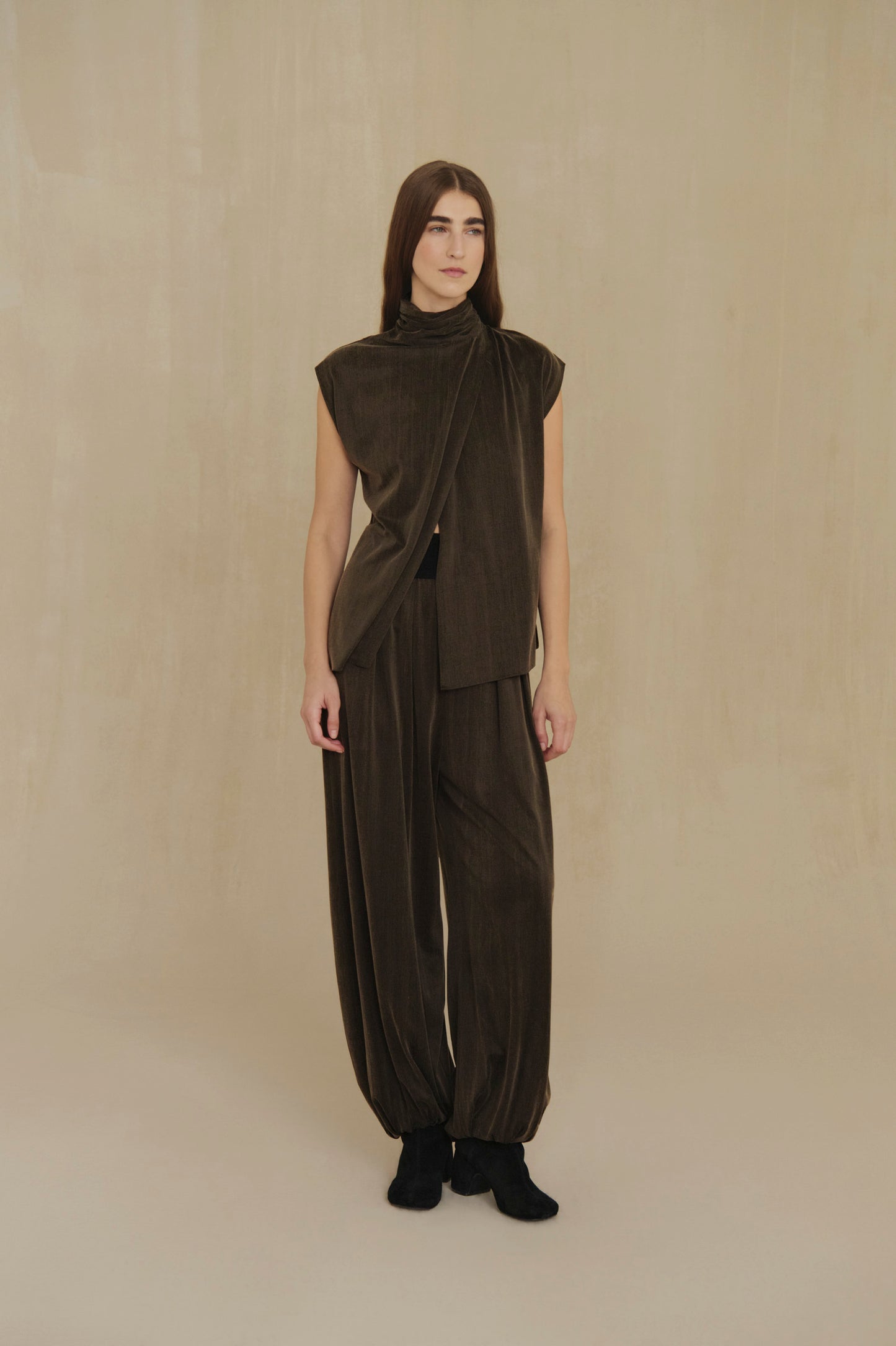 Espera, dark brown sleeveless top