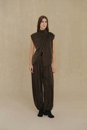 Espera, dark brown sleeveless top