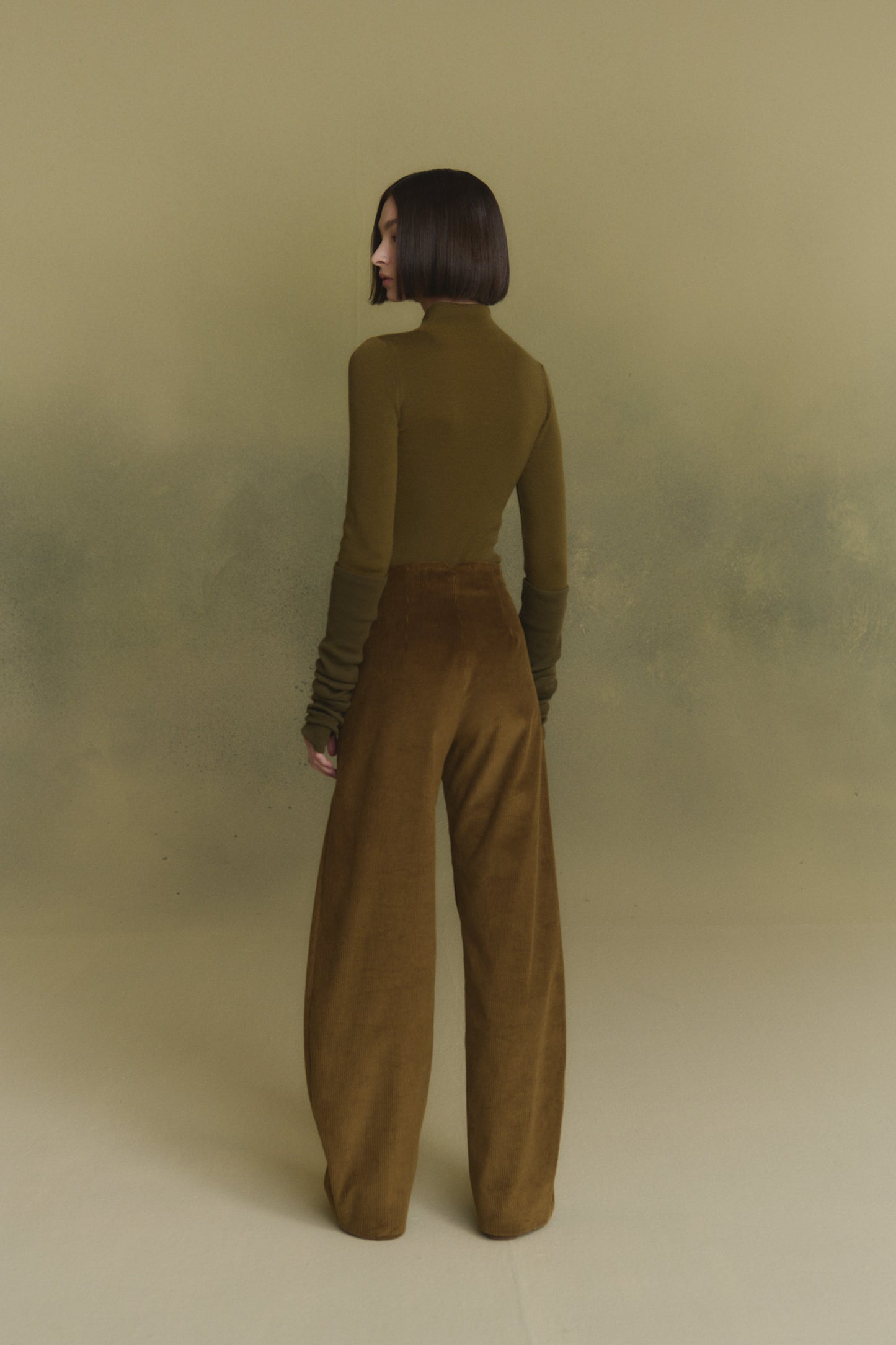 Era, pantalon de pana gris chocolate
