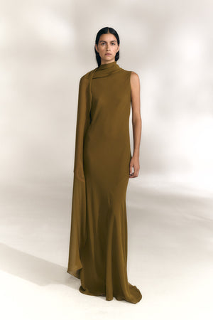 Galea, vestido con capa de seda verde musgo