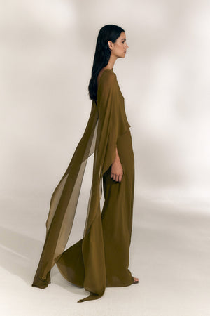 Galea, vestido con capa de seda verde musgo