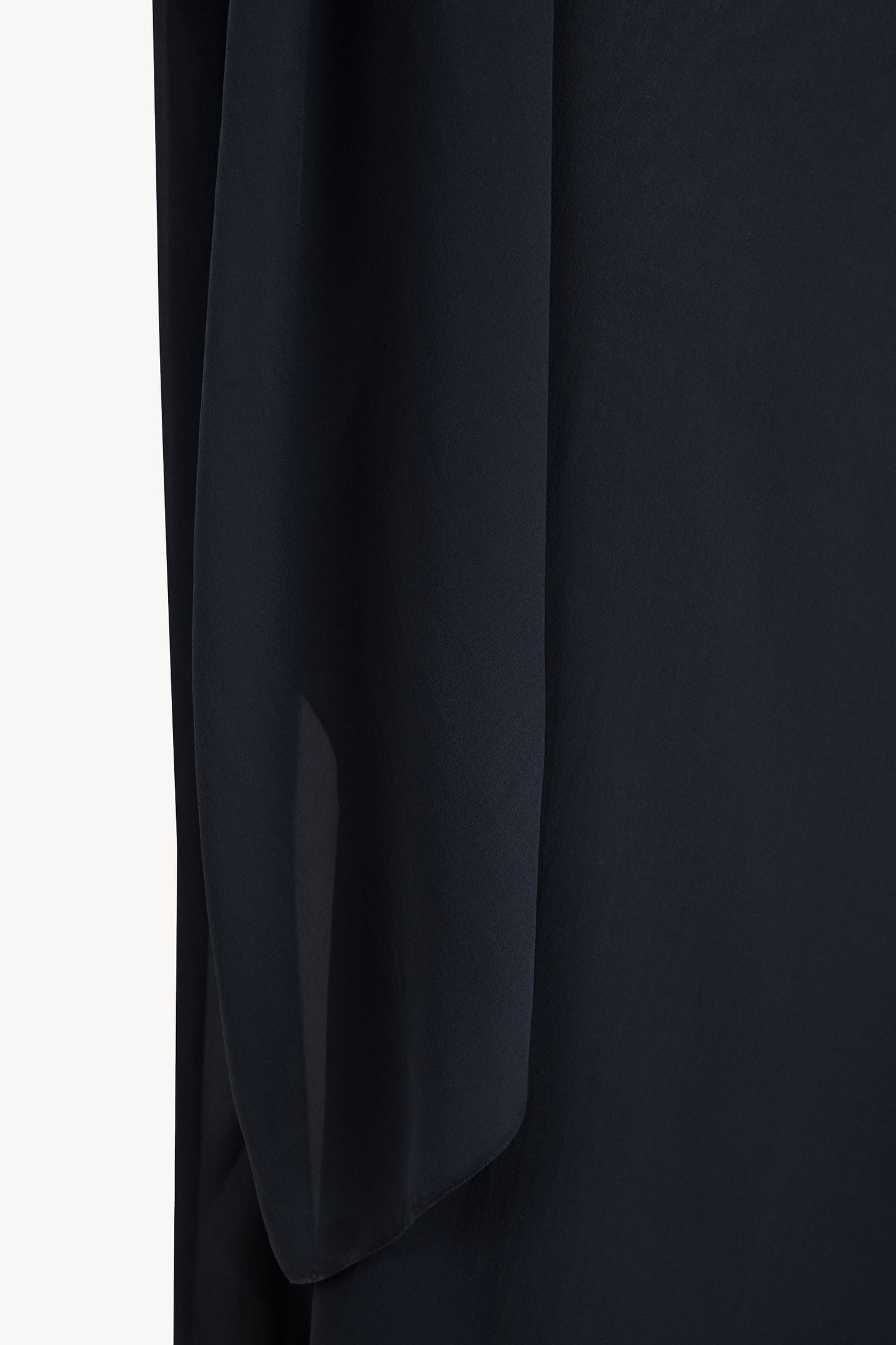 Galea, vestido con capa de seda azul marino oscuro