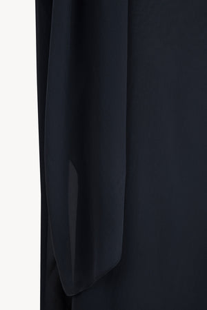 Galea, vestido con capa de seda azul marino oscuro