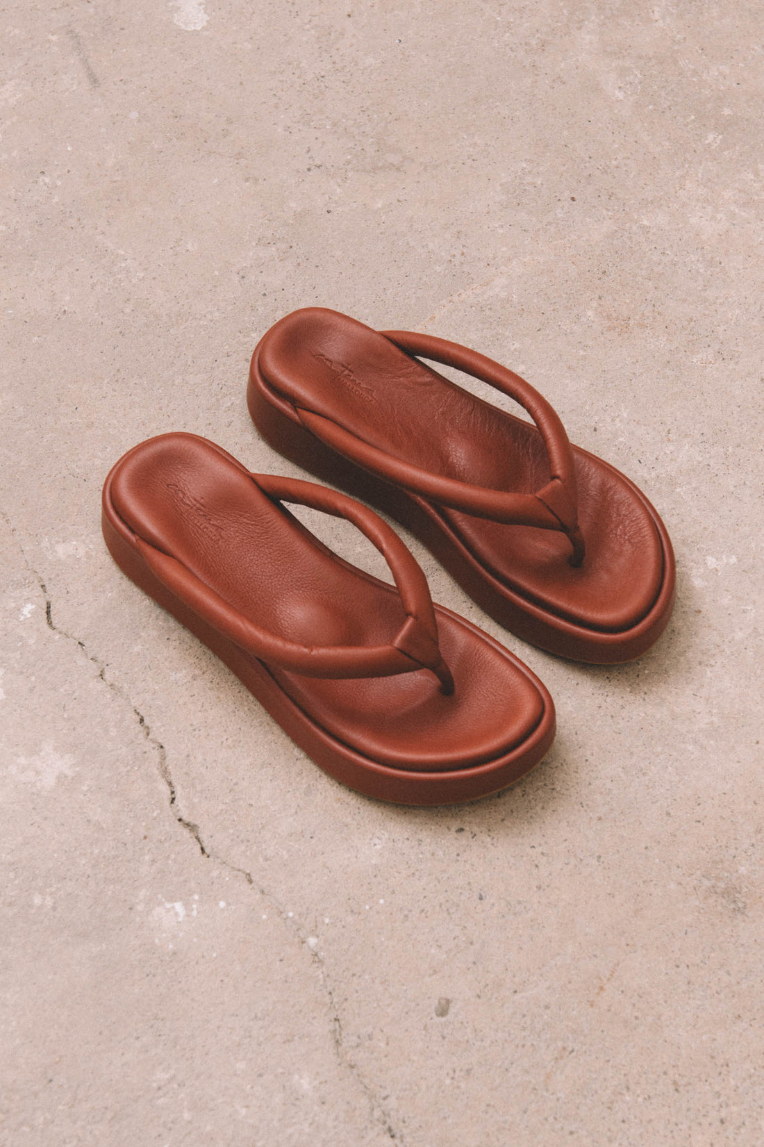 Cortana Geisha, sandalia plana arcilla1