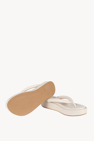 Geisha, sandalia plana en crudo