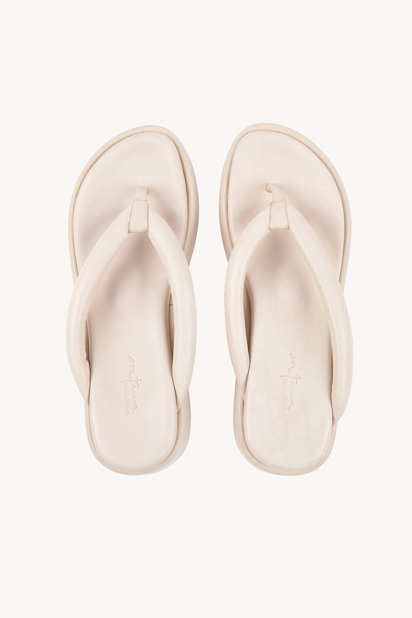 Geisha, sandalia plana en crudo