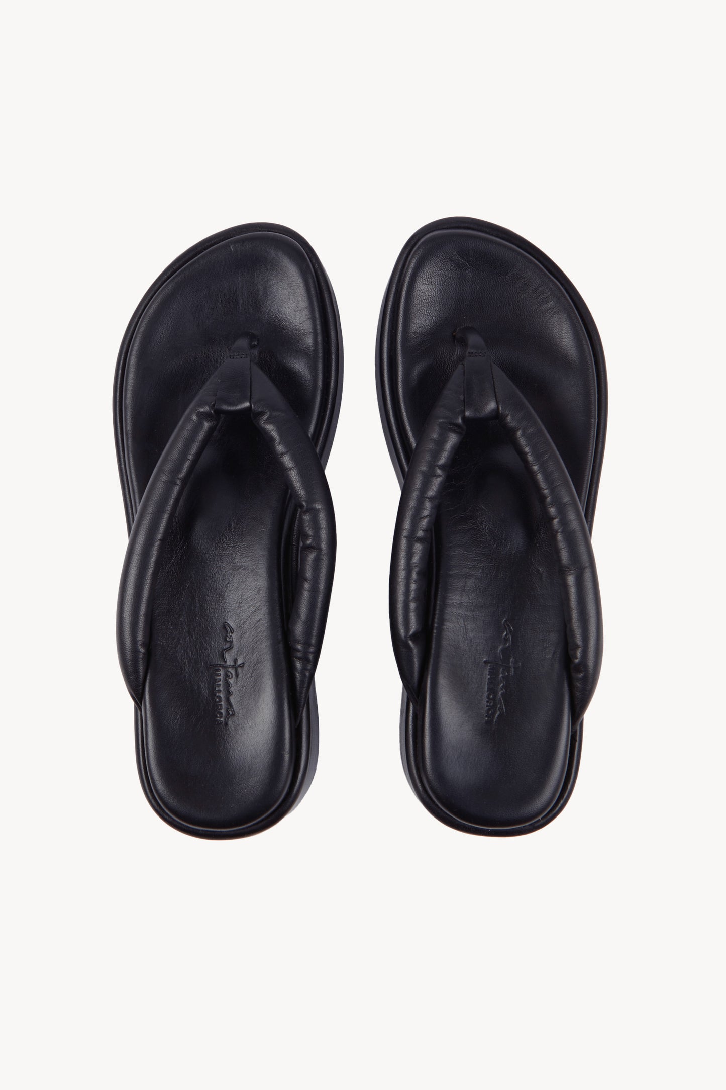 Geisha, sandalia plana en negro