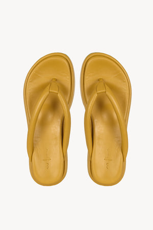 Geisha, sandalia plana mostaza