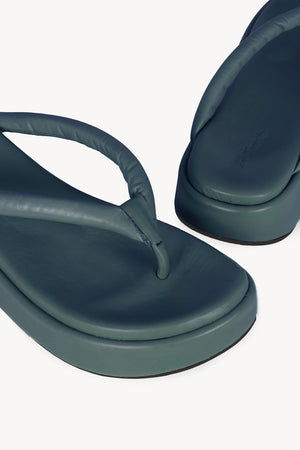 Geisha, sandalia plana en verde océano