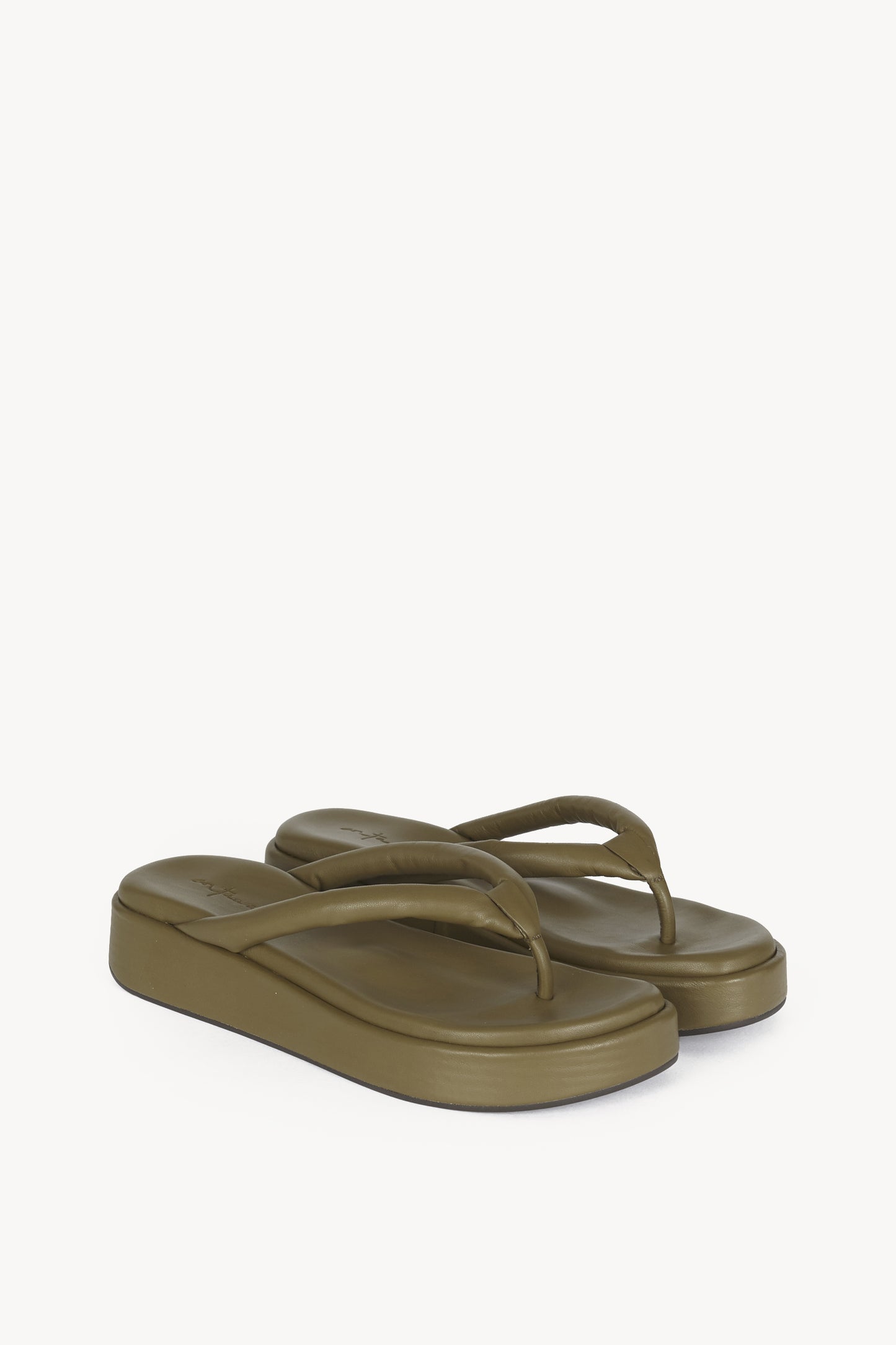 Geisha, sandalia plana pistacho