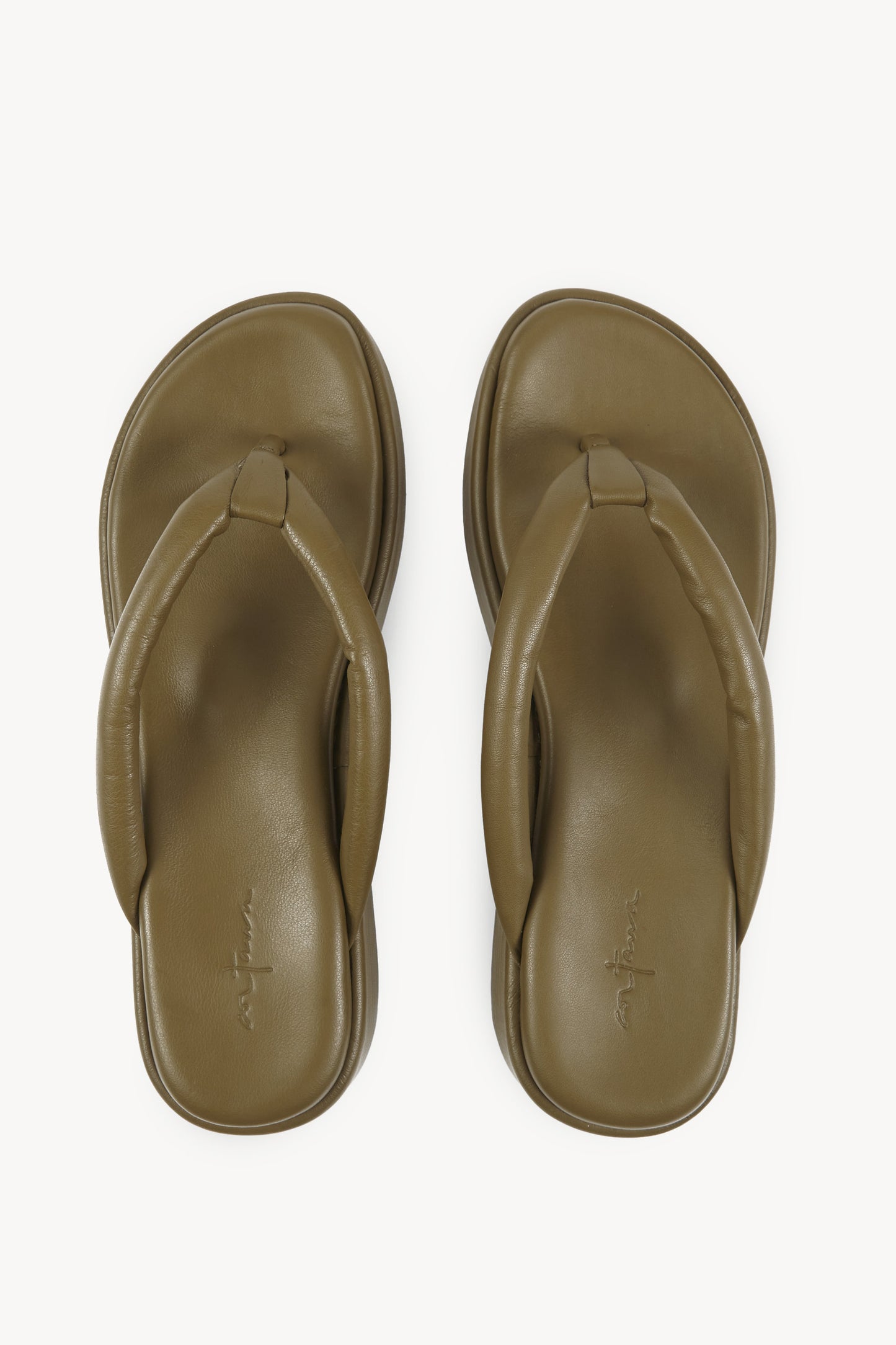 Geisha, sandalia plana pistacho