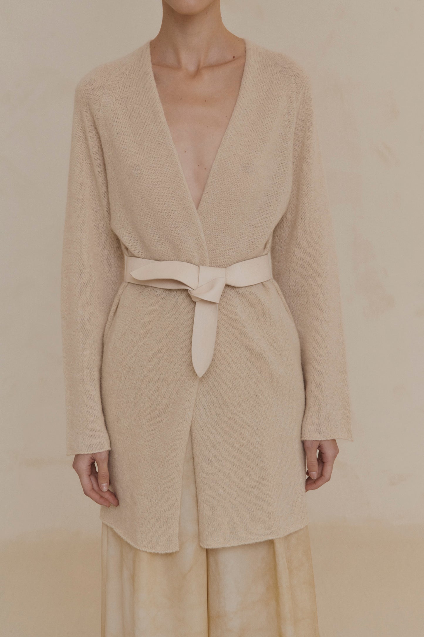 Jin 4, cinturon anudado de cuero arena