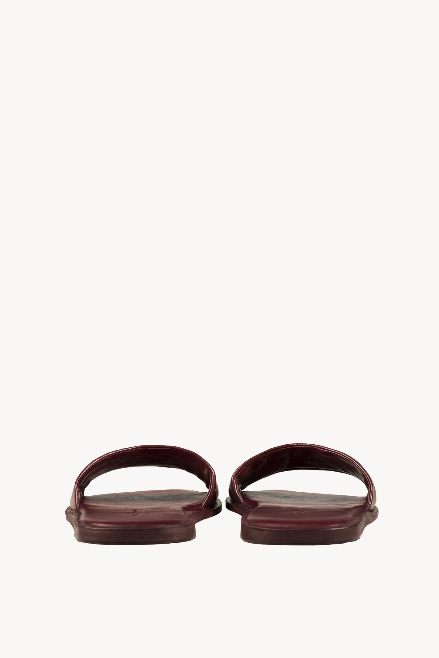 Heidi, flip flops en rojo oscuro