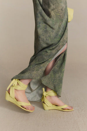 Ilia, sandalia con tiras al tobillo lima