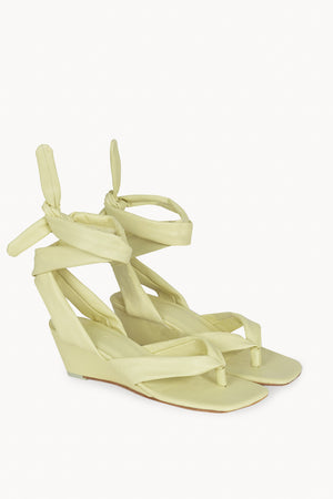 Ilia, sandalia con tiras al tobillo lima