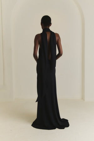 Irena, vestido halter de crepe de seda blue nero