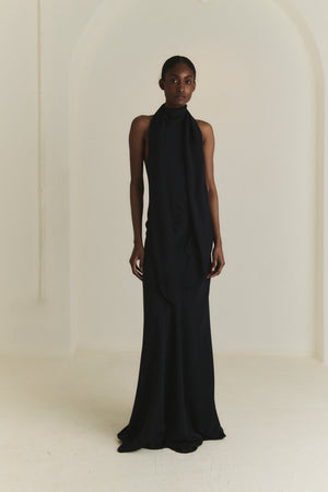Irena, vestido halter de crepe de seda blue nero