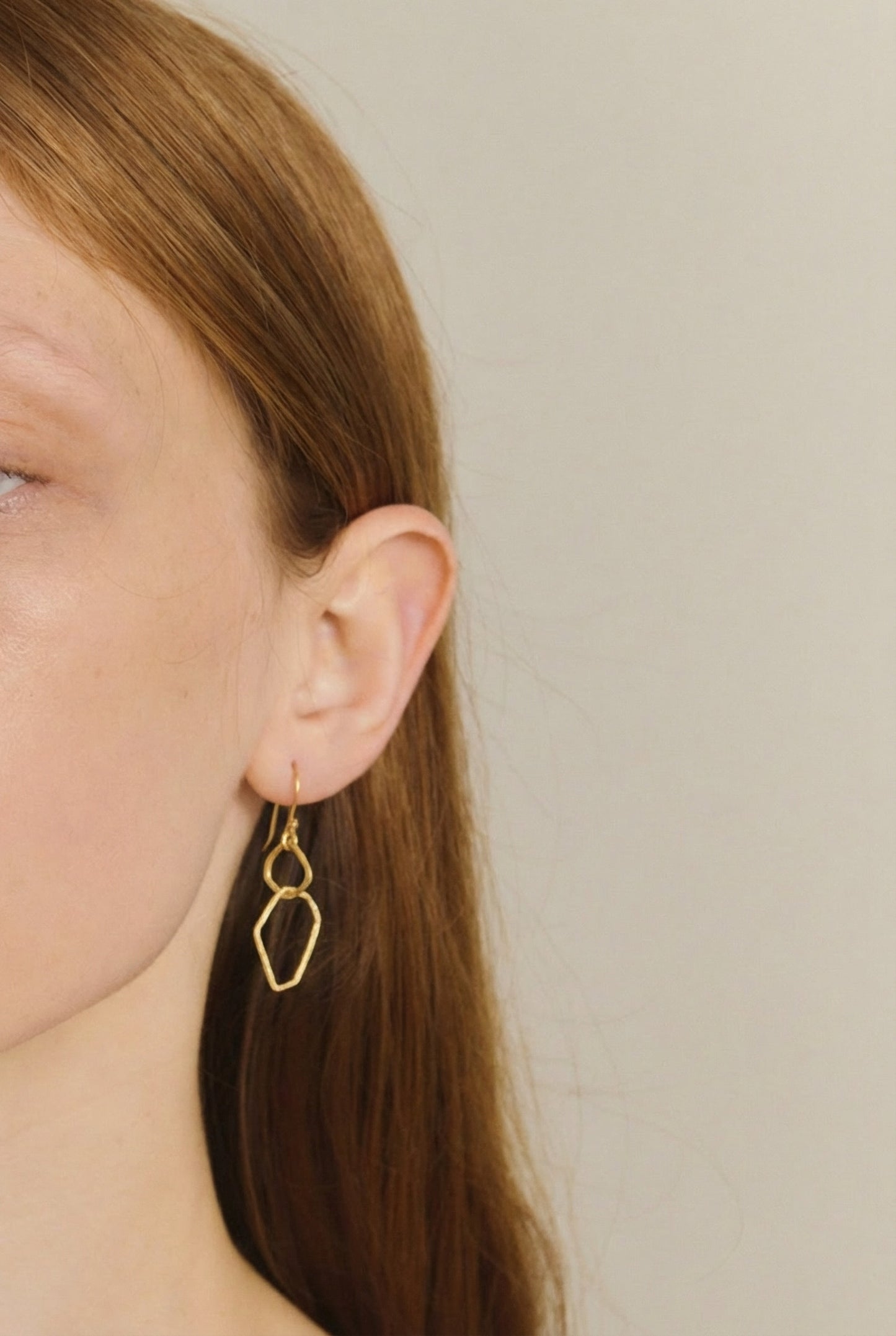 Irus S, pendientes dorados