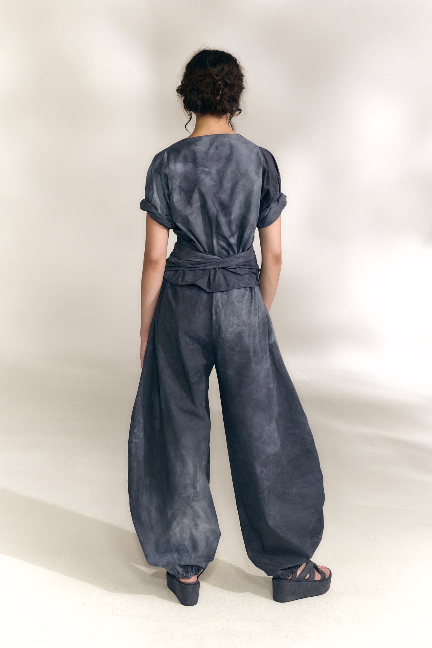 Isla, pantalon bombacho de popelin azul marino maltinto