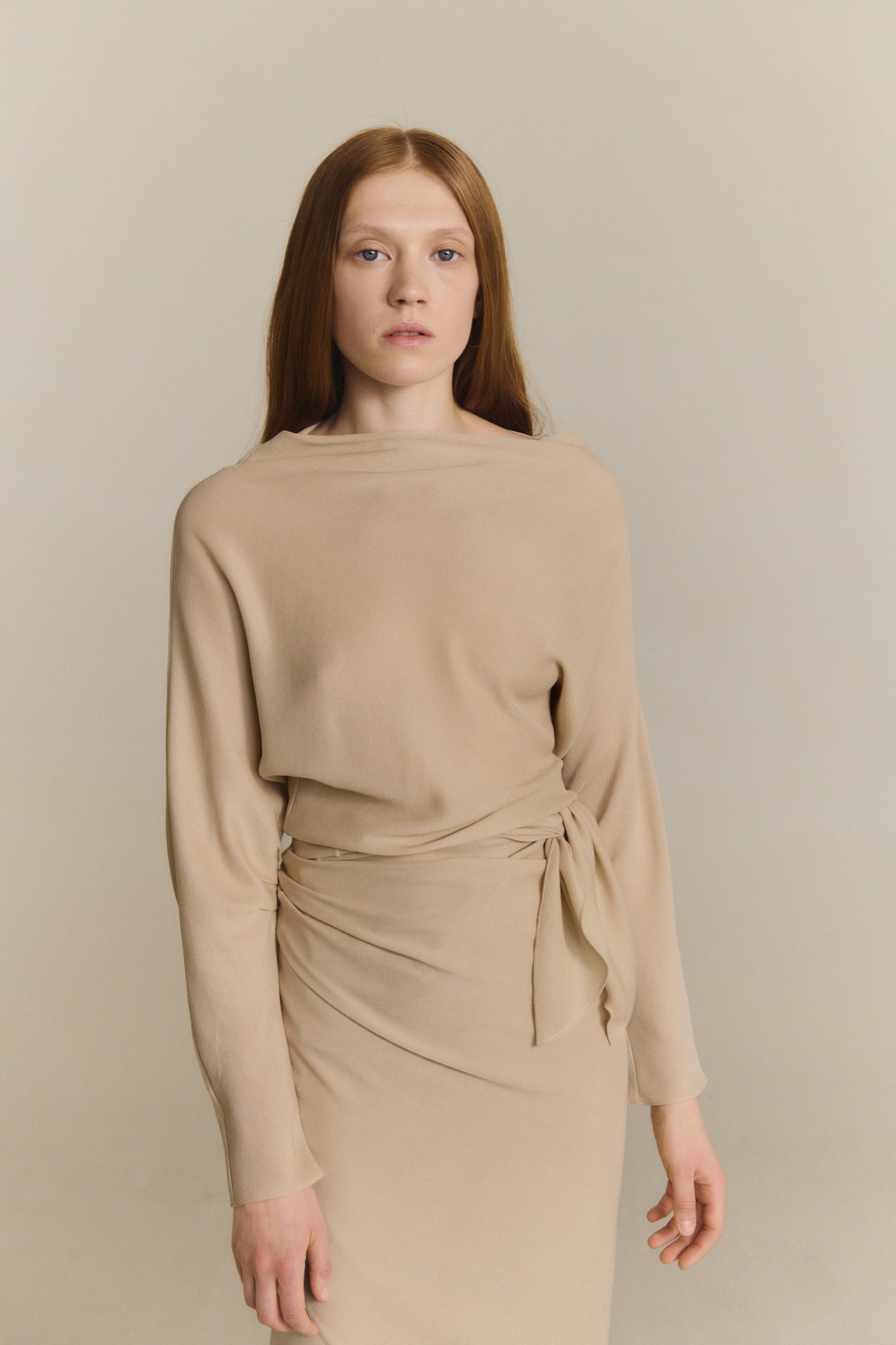 Isolde, top de seda beige