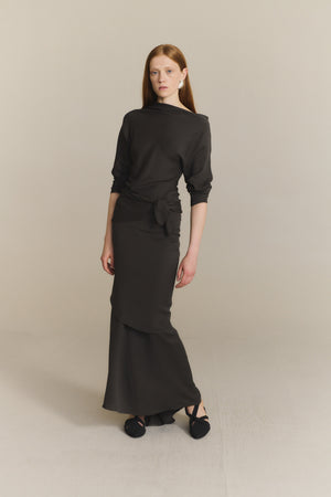 Isolde, falda asimetrica de seda gris oscuro