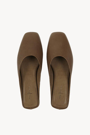 Jackie, mule in khaki green leather