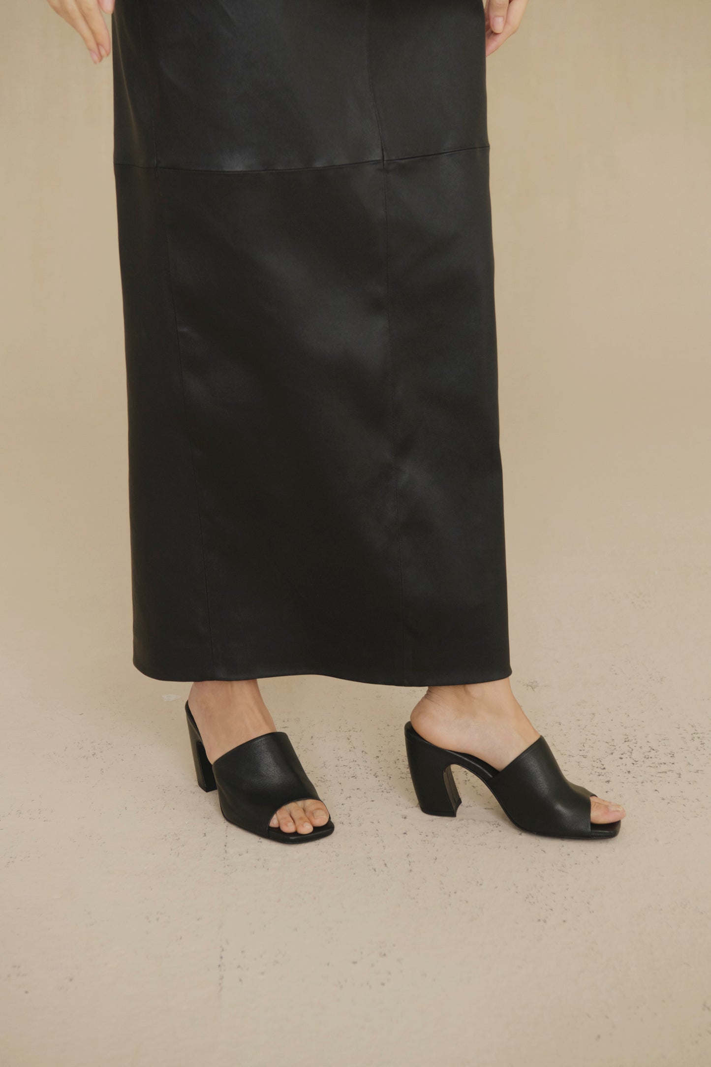 Janis, black leather mules
