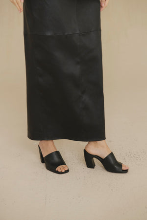 Janis, black leather mules