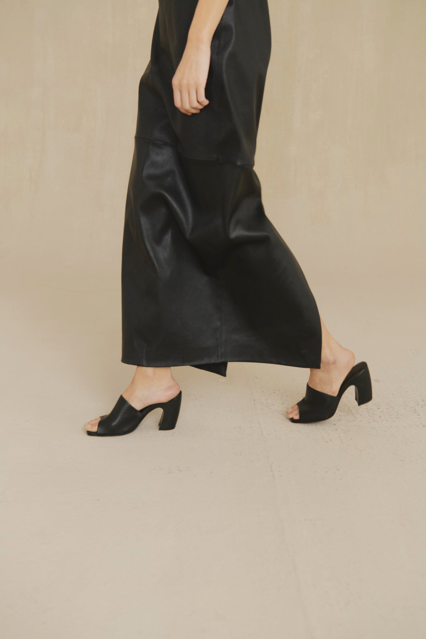 Janis, black leather mules