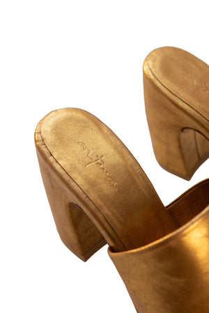 Janis, gold mules