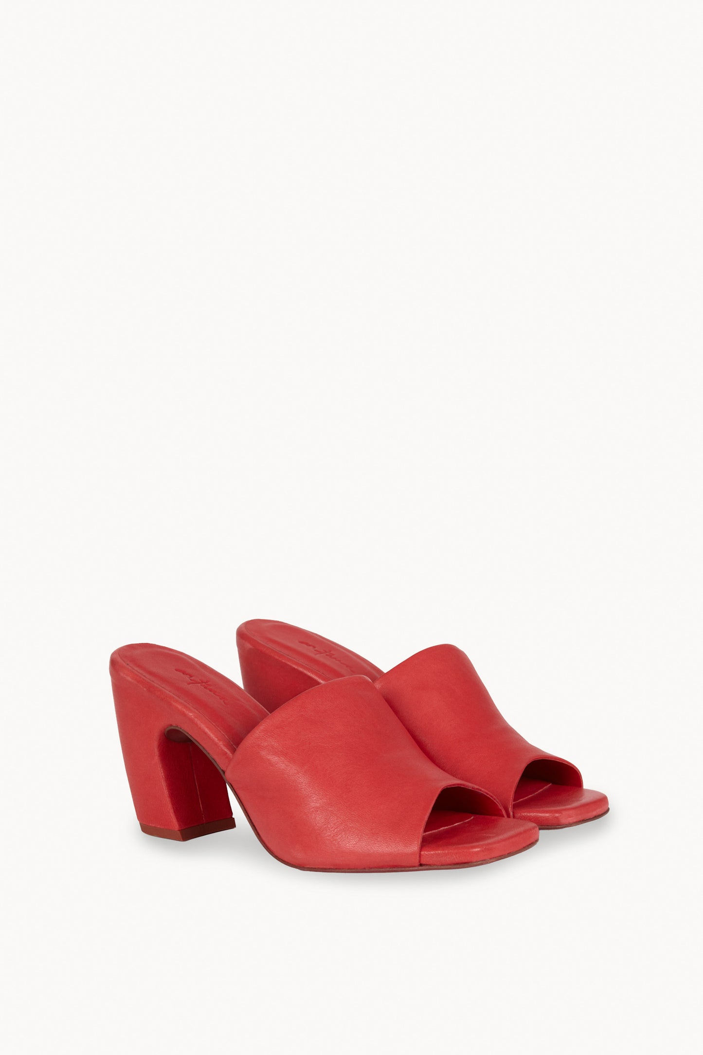 Janis, mules de piel rojo hibisco