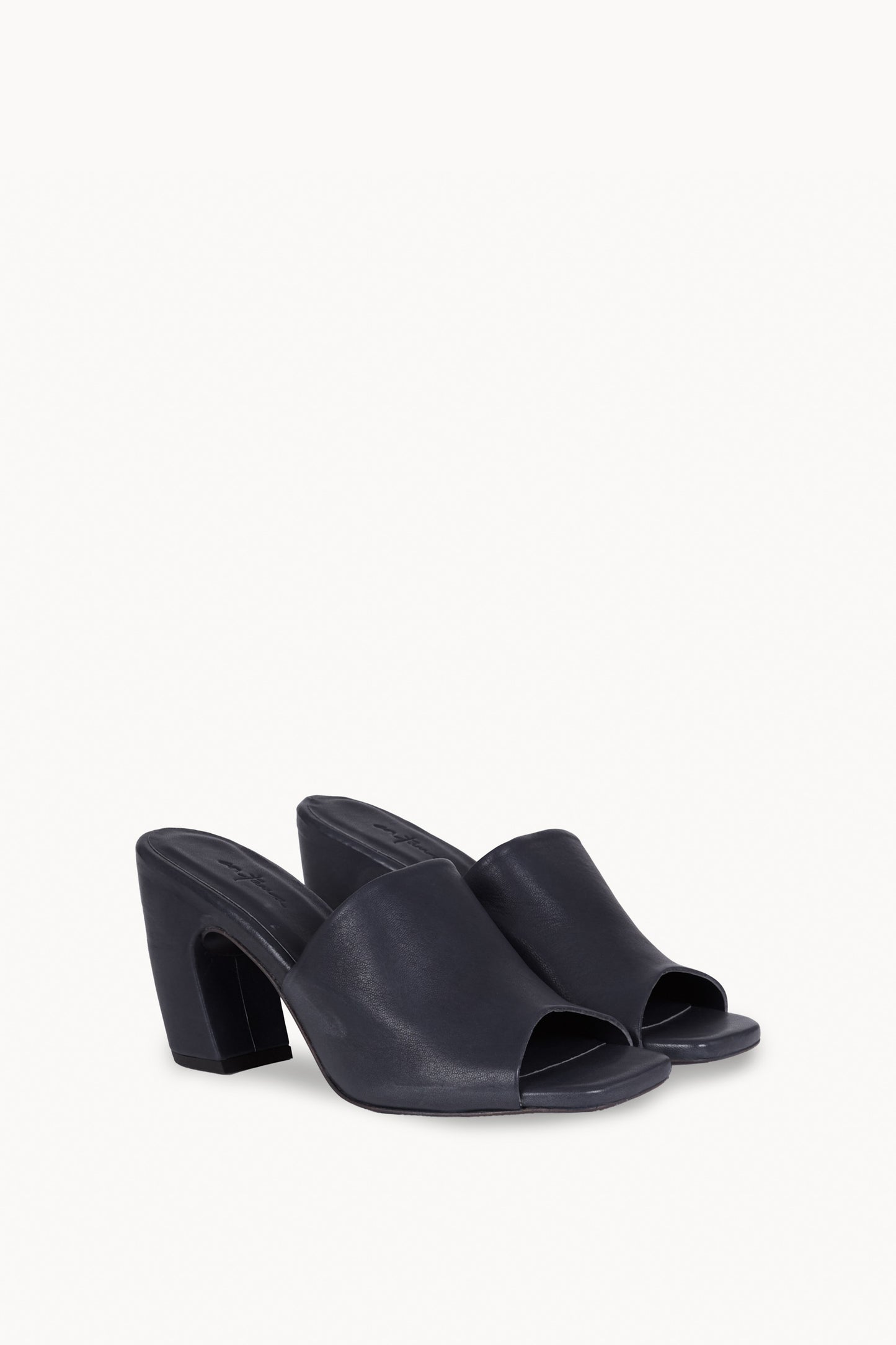 Janis, mules de piel azul marino