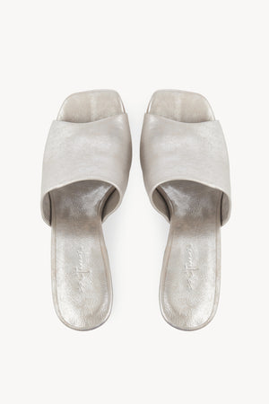 Janis, mules en blanco plateado